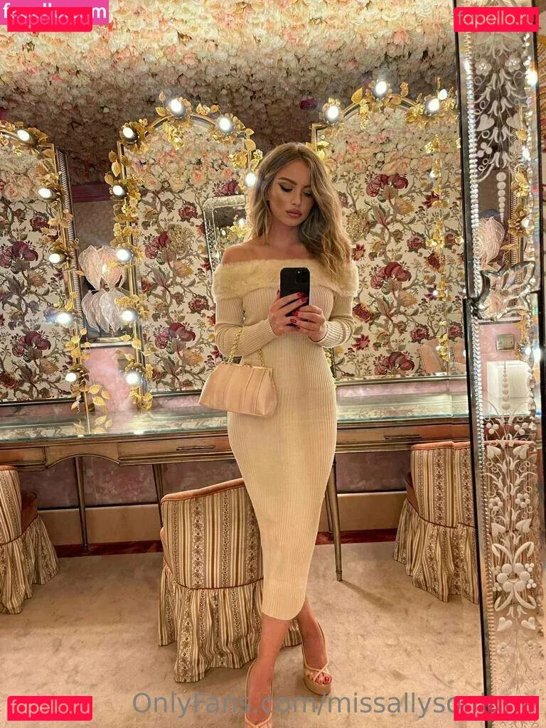 missallysonlune Onlyfans Photo Gallery 