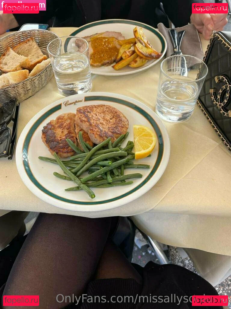 missallysonlune Onlyfans Photo Gallery 