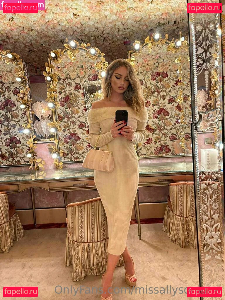 missallysonlune Onlyfans Photo Gallery 