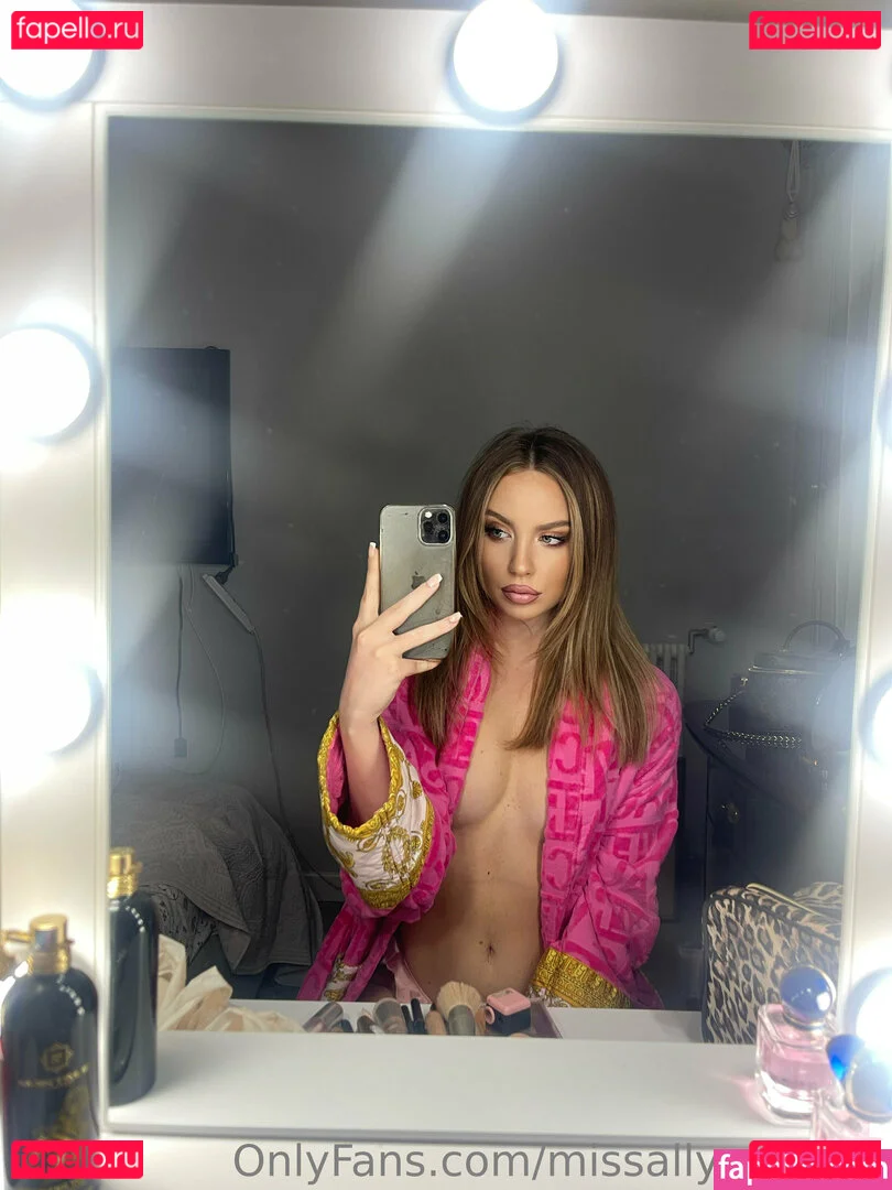 missallysonlune Onlyfans Photo Gallery 