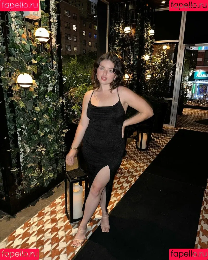 Alondra Larson Onlyfans Photo Gallery 