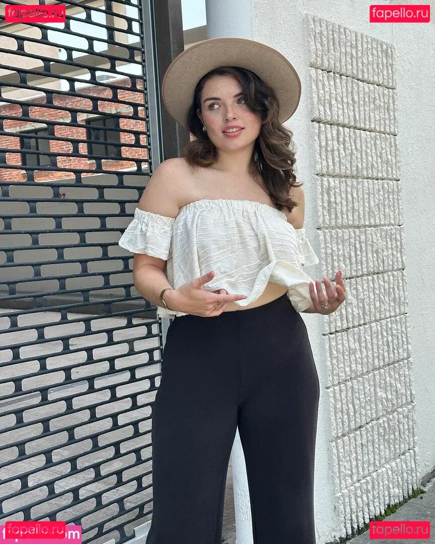 Alondra Larson Onlyfans Photo Gallery 