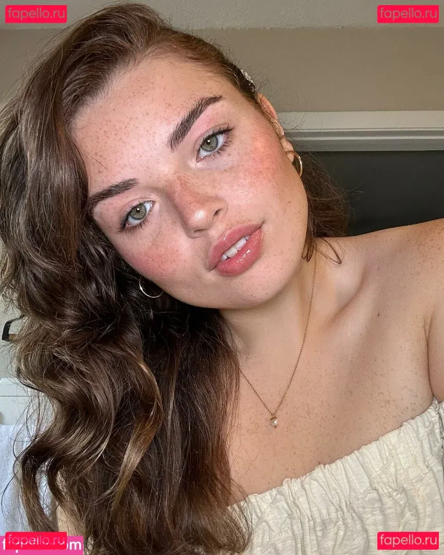 Alondra Larson Onlyfans Photo Gallery 