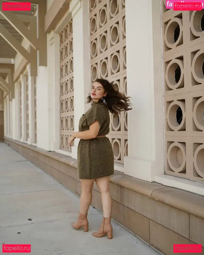 Alondra Larson Onlyfans Photo Gallery 