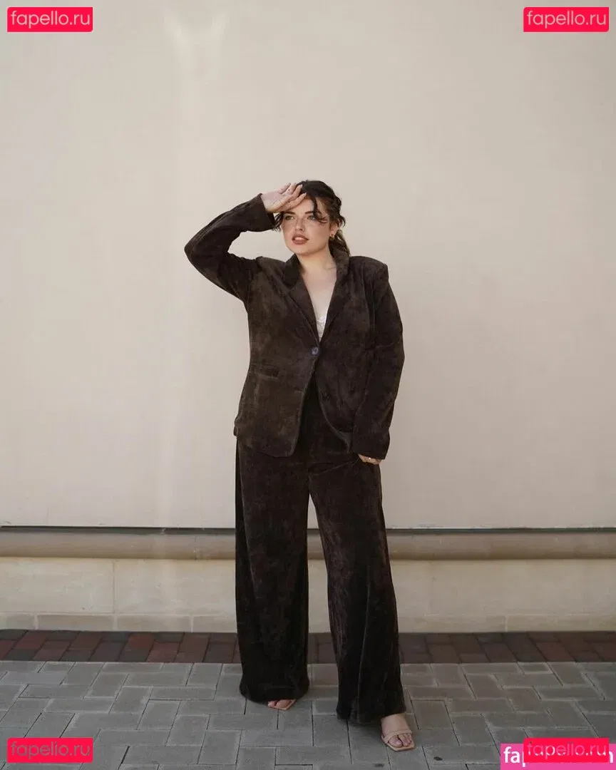 Alondra Larson Onlyfans Photo Gallery 