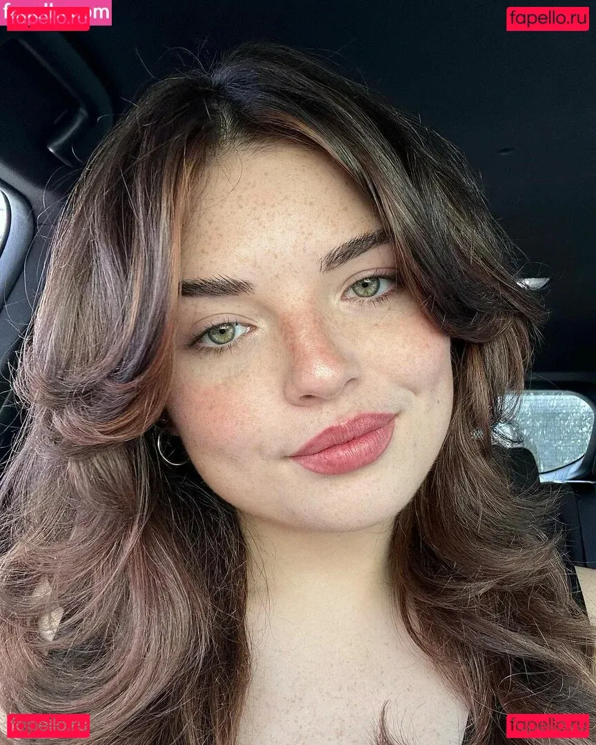 Alondra Larson Onlyfans Photo Gallery 