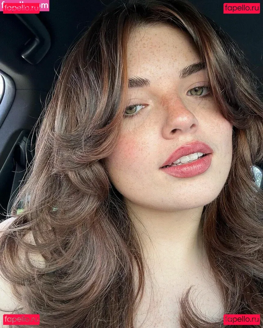 Alondra Larson Onlyfans Photo Gallery 