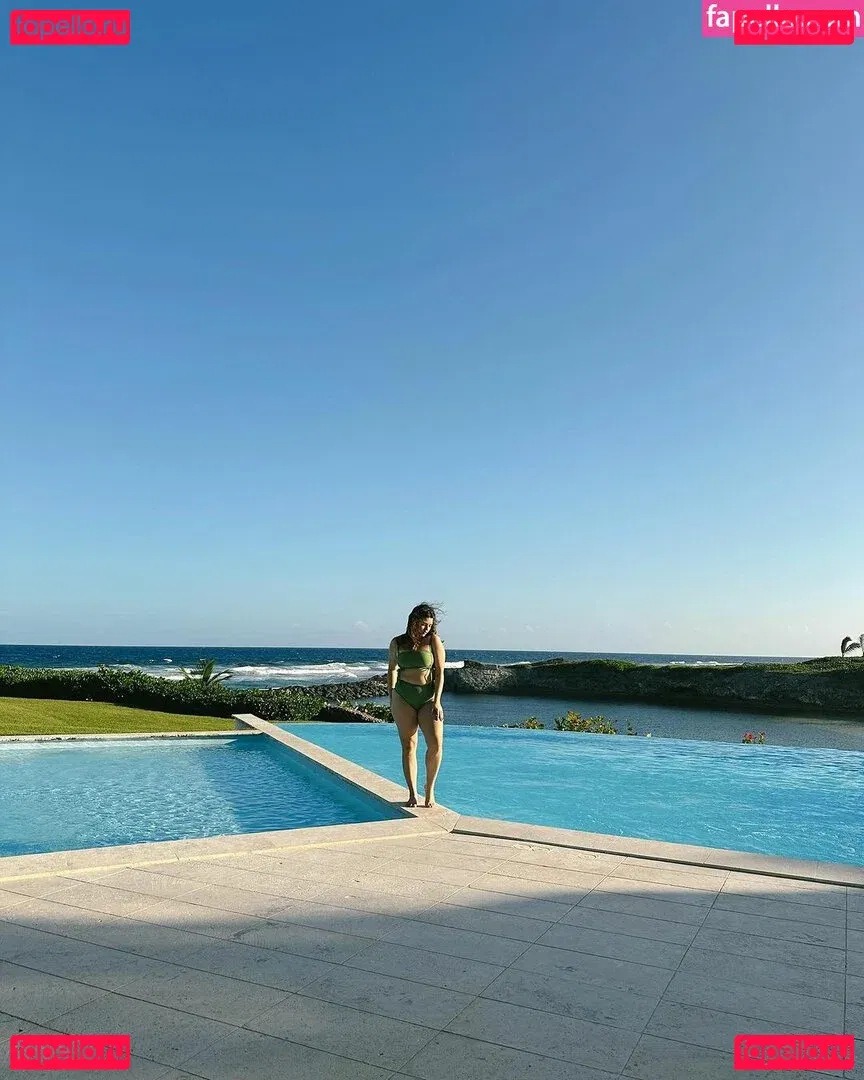 Alondra Larson Onlyfans Photo Gallery 