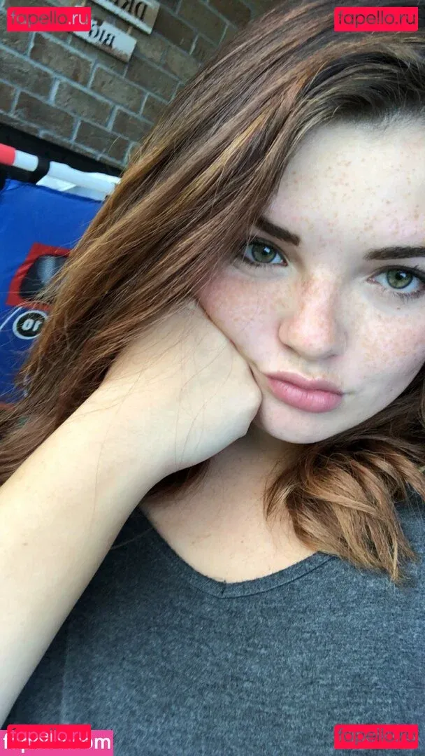 Alondra Larson Onlyfans Photo Gallery 