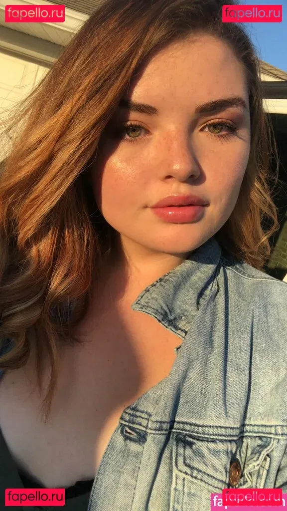 Alondra Larson Onlyfans Photo Gallery 