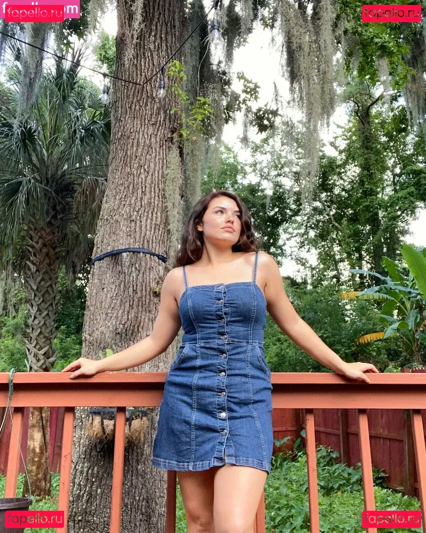 Alondra Larson Onlyfans Photo Gallery 