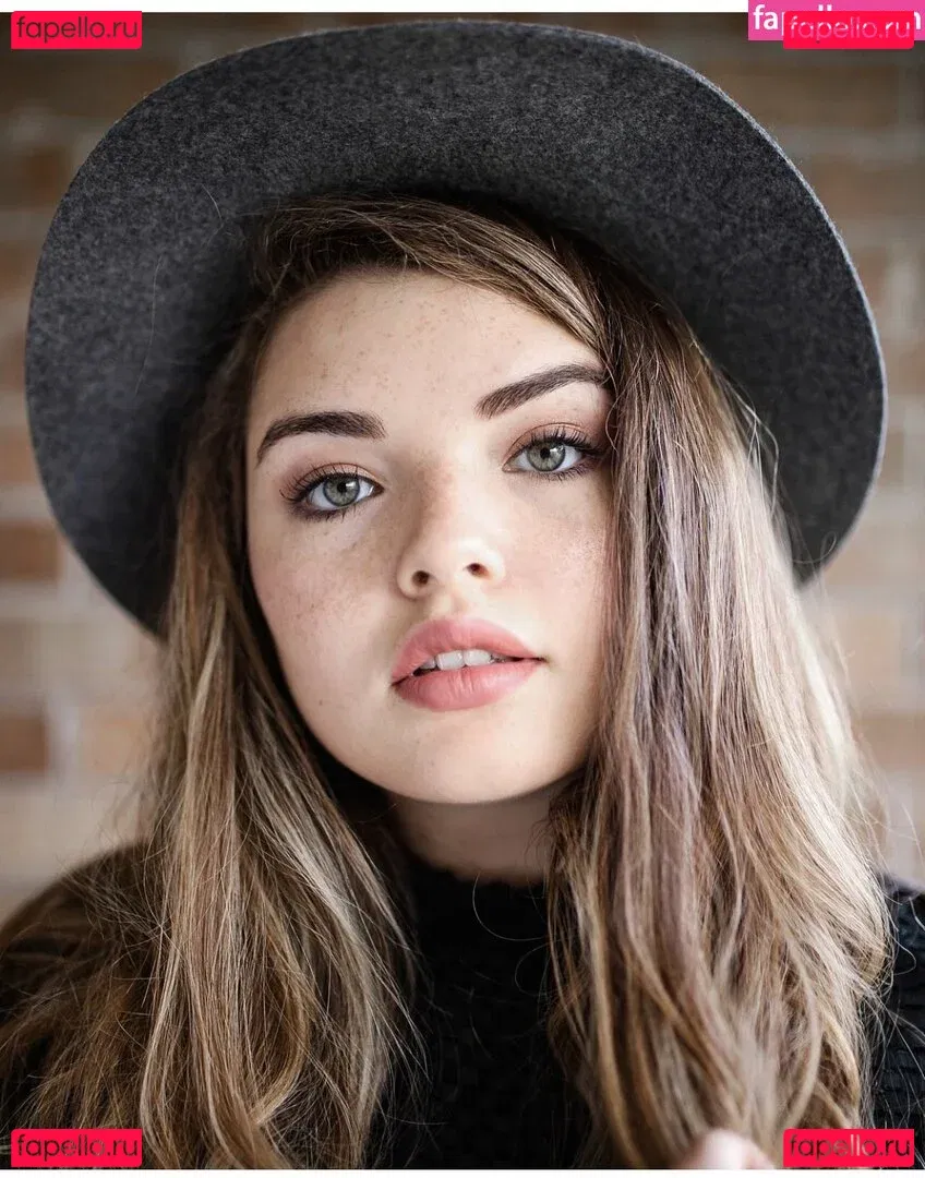 Alondra Larson Onlyfans Photo Gallery 