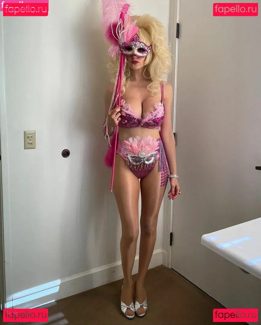 Emmy Rossum Onlyfans Photo Gallery 