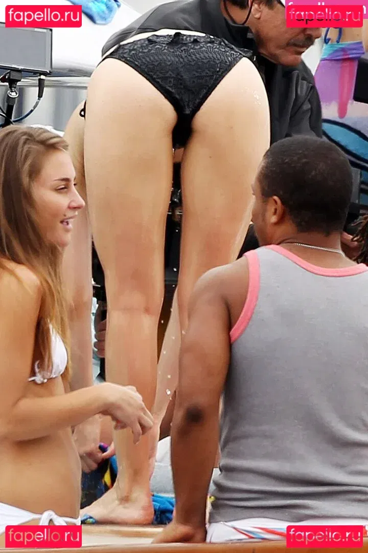 Emmy Rossum Onlyfans Photo Gallery 