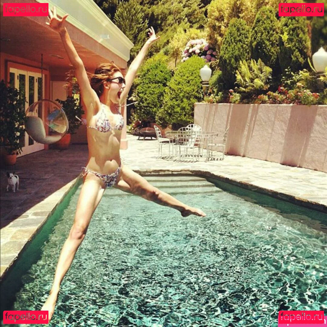 Emmy Rossum Onlyfans Photo Gallery 