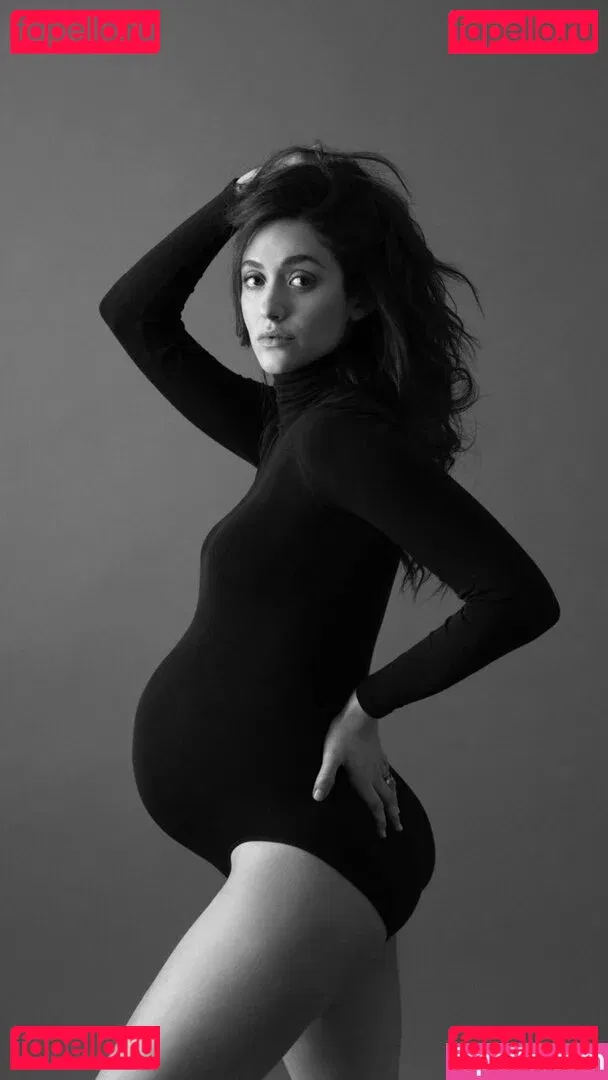 Emmy Rossum Onlyfans Photo Gallery 