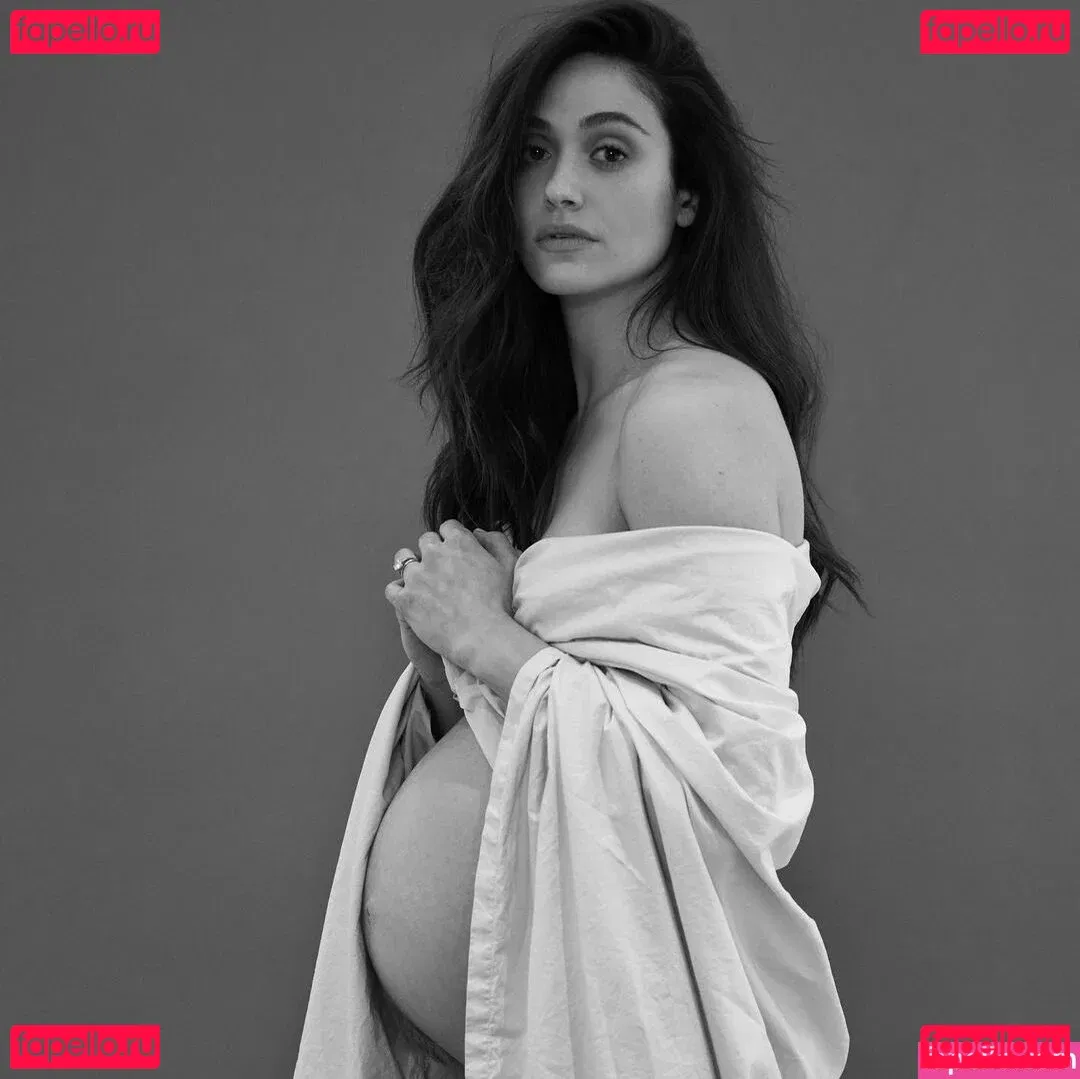 Emmy Rossum Onlyfans Photo Gallery 
