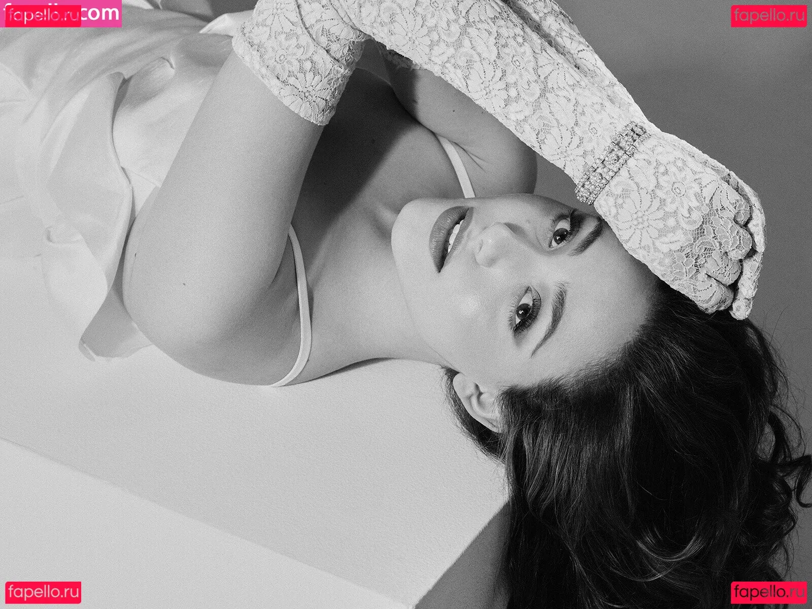 Emmy Rossum Onlyfans Photo Gallery 