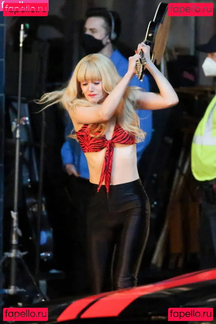 Emmy Rossum Onlyfans Photo Gallery 