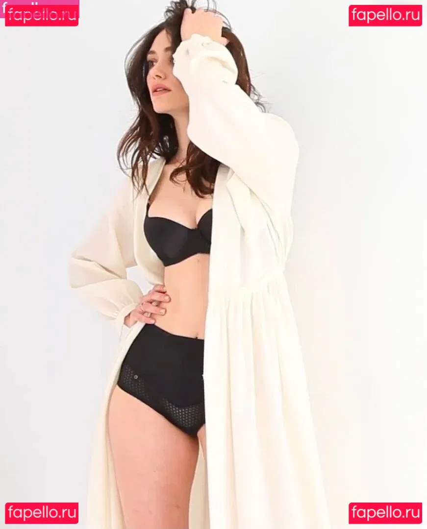 Emmy Rossum Onlyfans Photo Gallery 