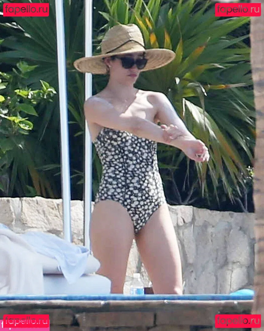 Emmy Rossum Onlyfans Photo Gallery 