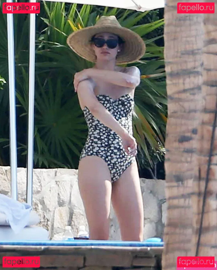 Emmy Rossum Onlyfans Photo Gallery 