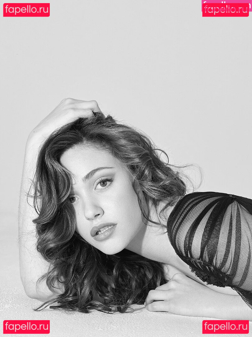 Emmy Rossum Onlyfans Photo Gallery 