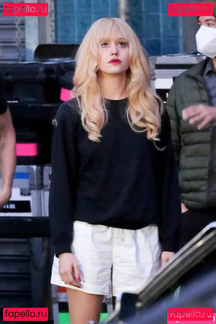 Emmy Rossum Onlyfans Photo Gallery 