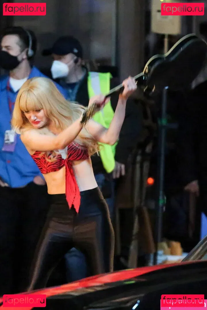 Emmy Rossum Onlyfans Photo Gallery 