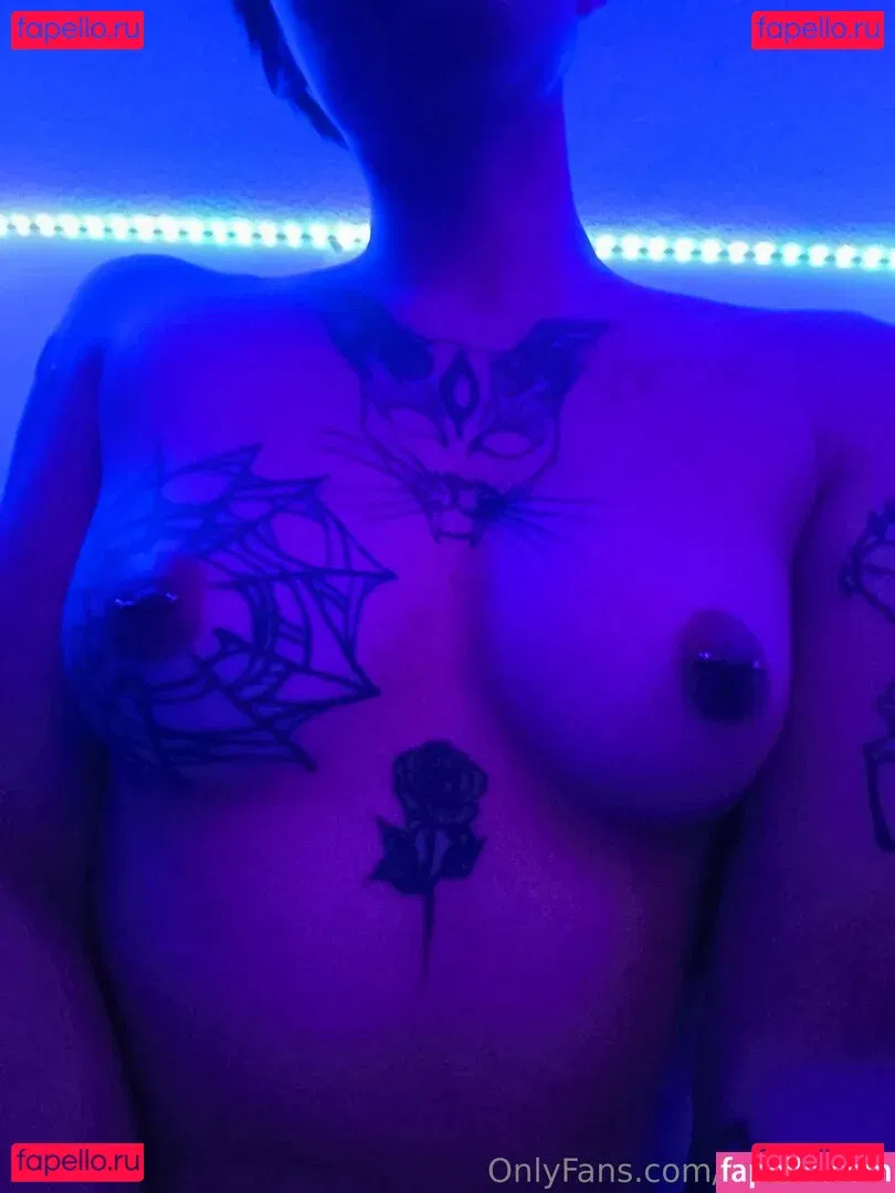 loveaxlgnr Onlyfans Photo Gallery 