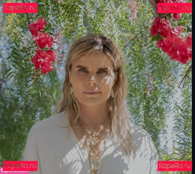 Mariel Hemingway Onlyfans Photo Gallery 