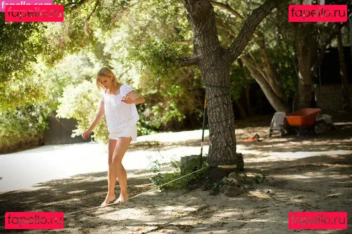 Mariel Hemingway Onlyfans Photo Gallery 