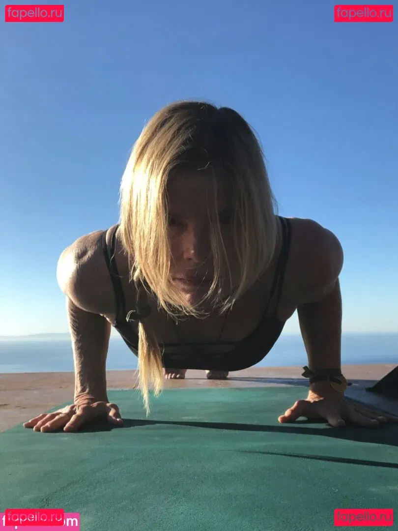 Mariel Hemingway Onlyfans Photo Gallery 