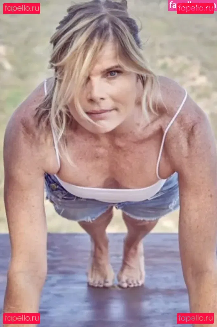 Mariel Hemingway Onlyfans Photo Gallery 