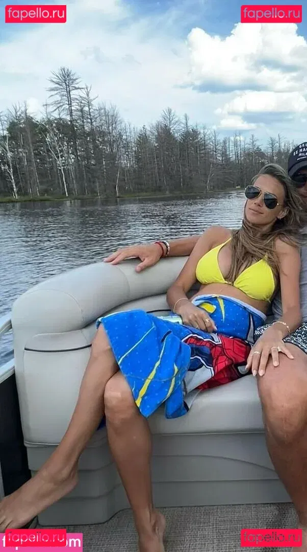 Jana Kramer Onlyfans Photo Gallery 