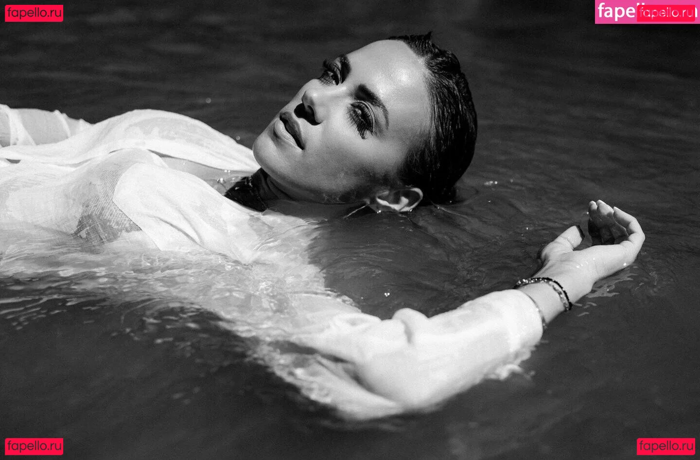 Jana Kramer Onlyfans Photo Gallery 