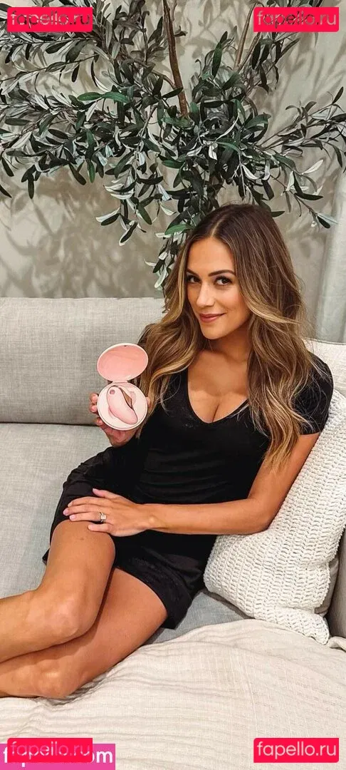 Jana Kramer Onlyfans Photo Gallery 