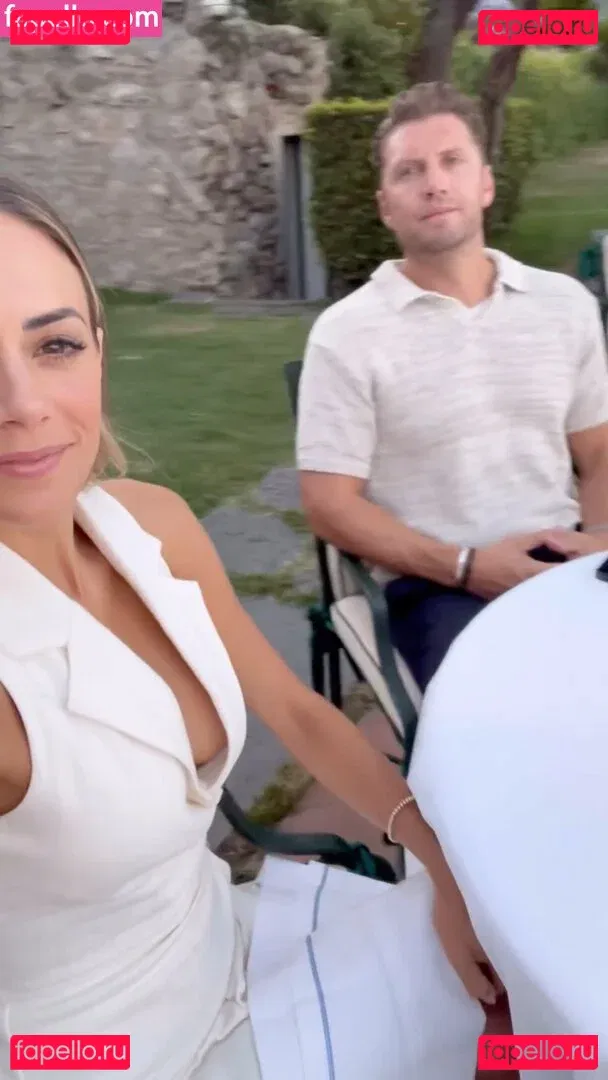 Jana Kramer Onlyfans Photo Gallery 