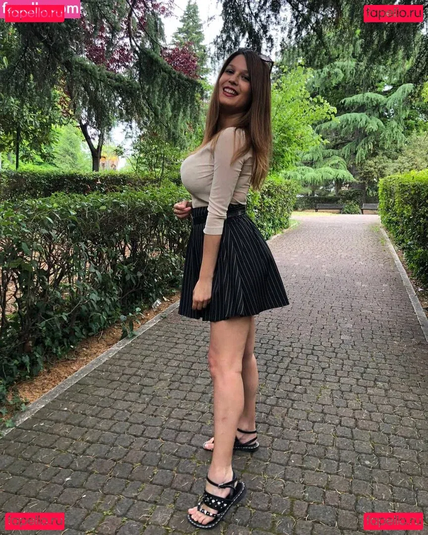 ileniatenaa Onlyfans Photo Gallery 