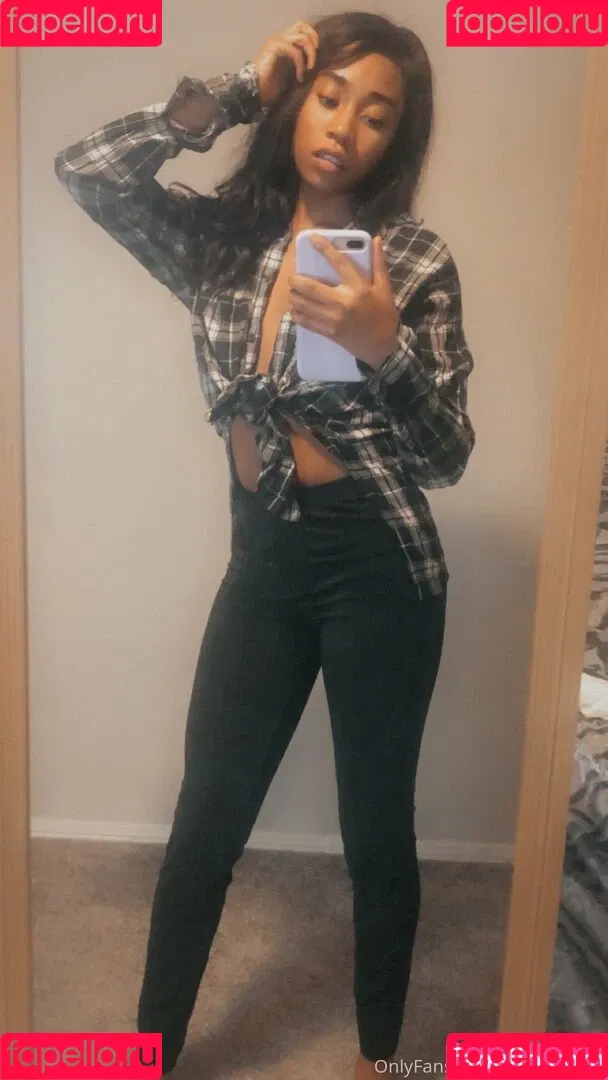 aprilraeee Onlyfans Photo Gallery 