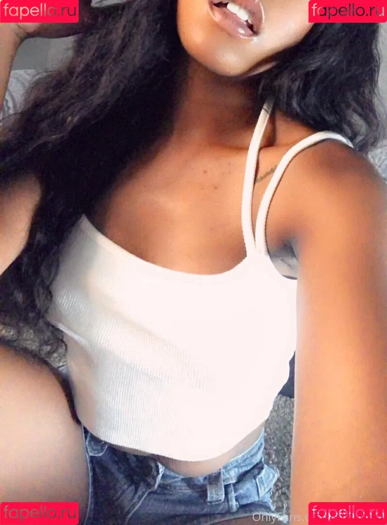 aprilraeee Onlyfans Photo Gallery 