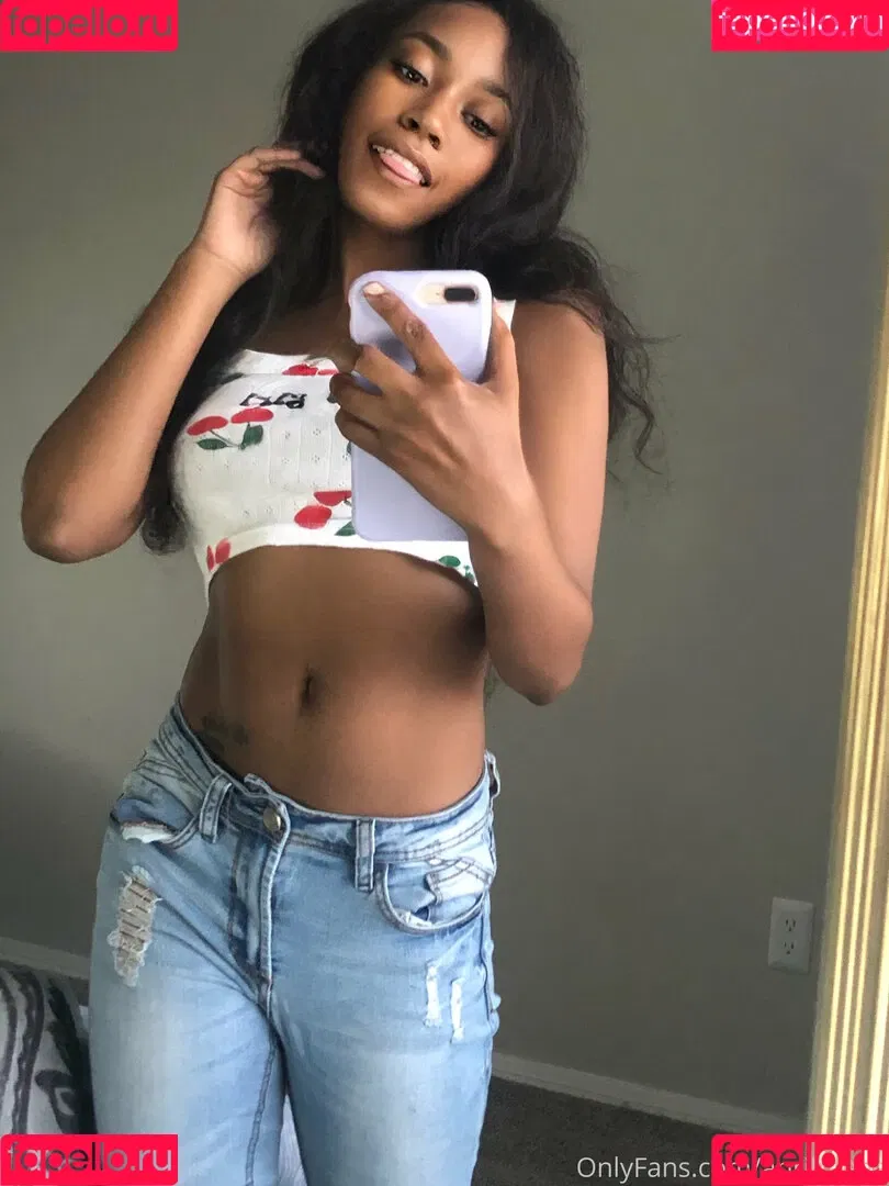 aprilraeee Onlyfans Photo Gallery 