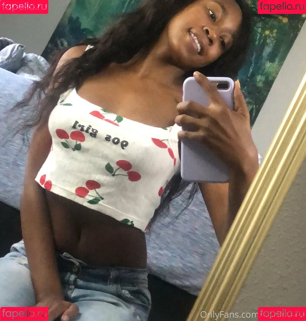 aprilraeee Onlyfans Photo Gallery 