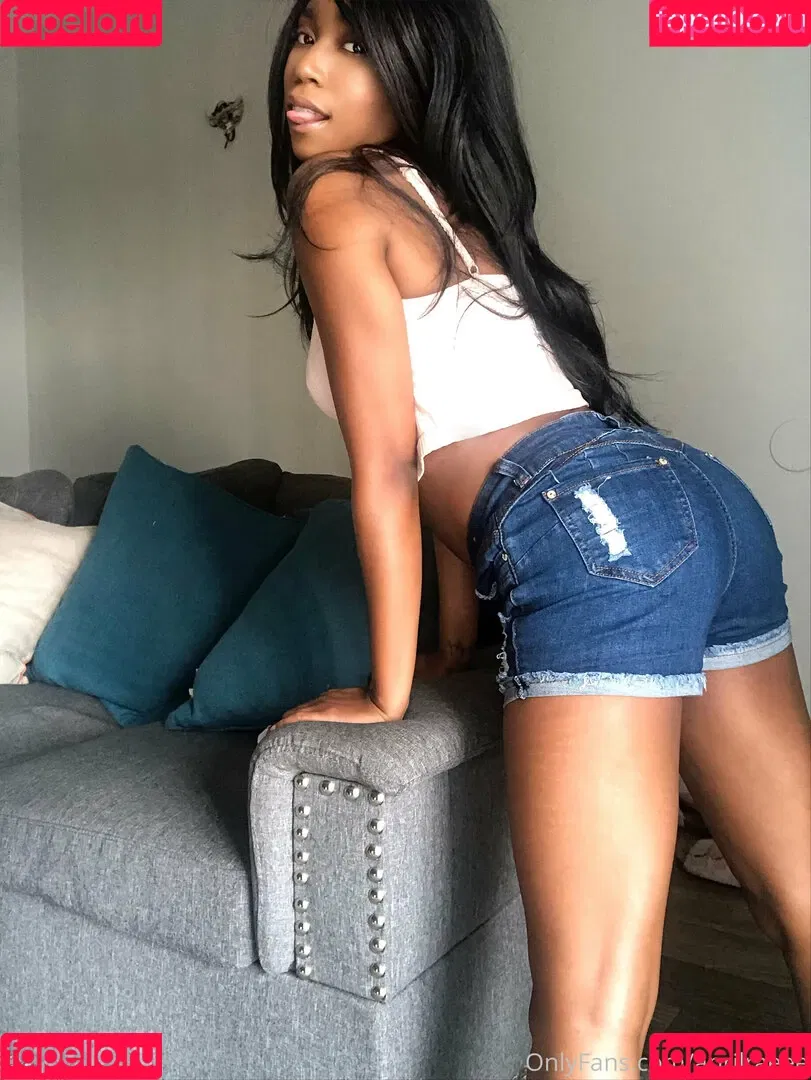 aprilraeee Onlyfans Photo Gallery 