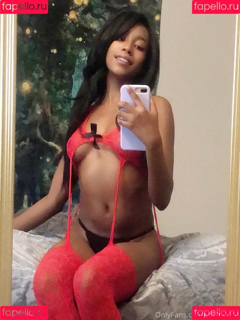aprilraeee Onlyfans Photo Gallery 