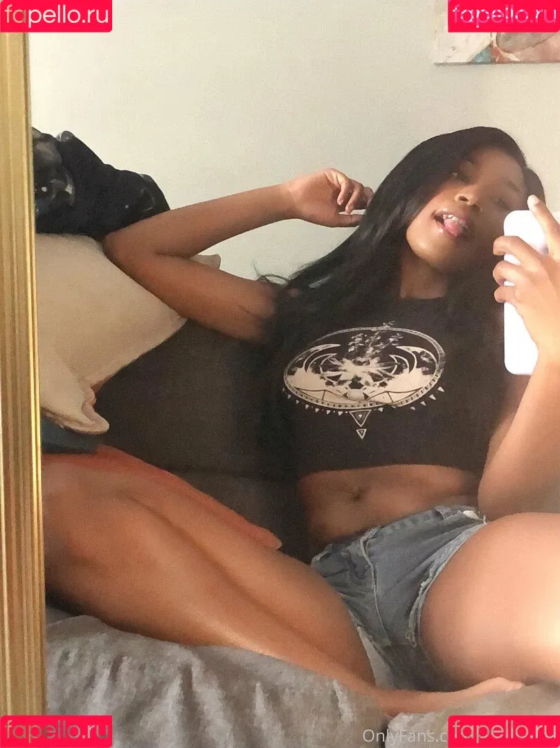 aprilraeee Onlyfans Photo Gallery 