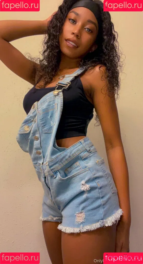 aprilraeee Onlyfans Photo Gallery 