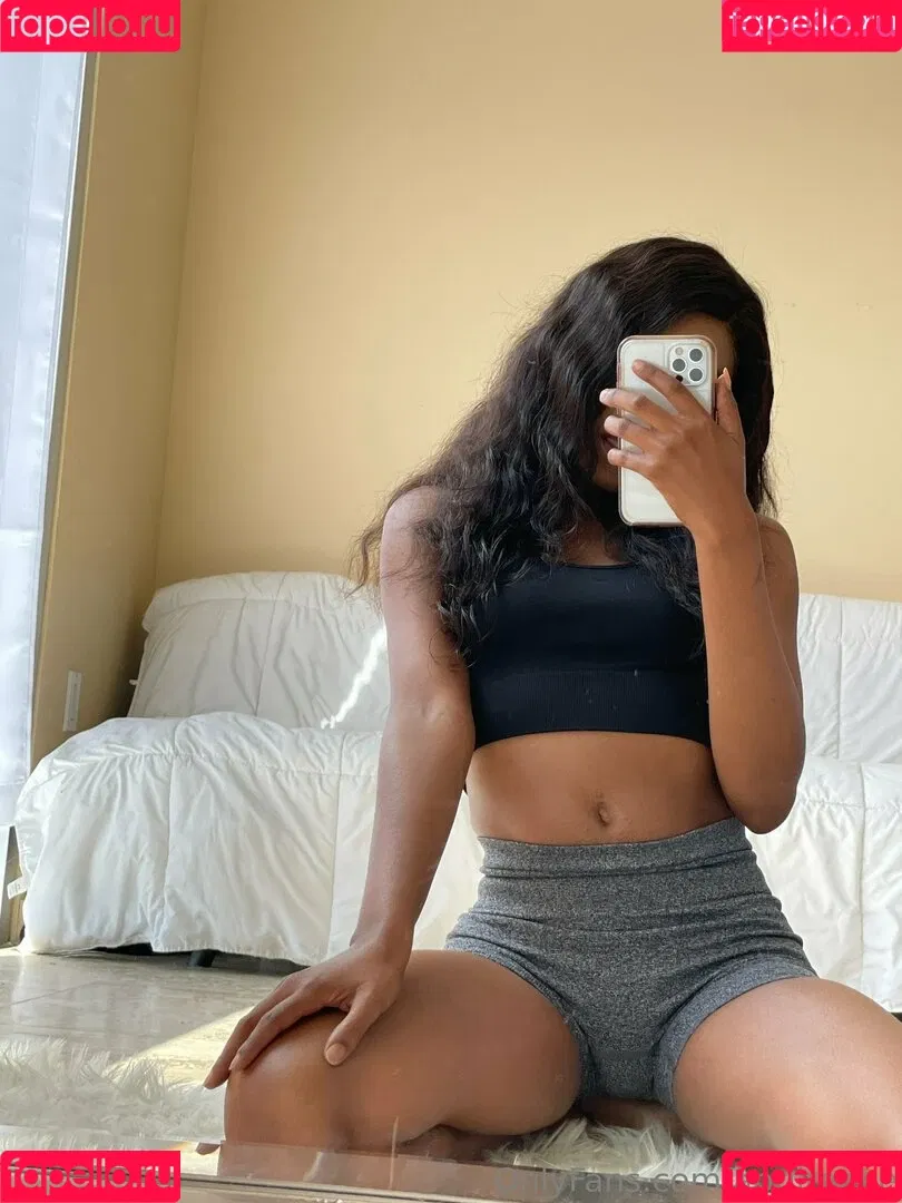 aprilraeee Onlyfans Photo Gallery 