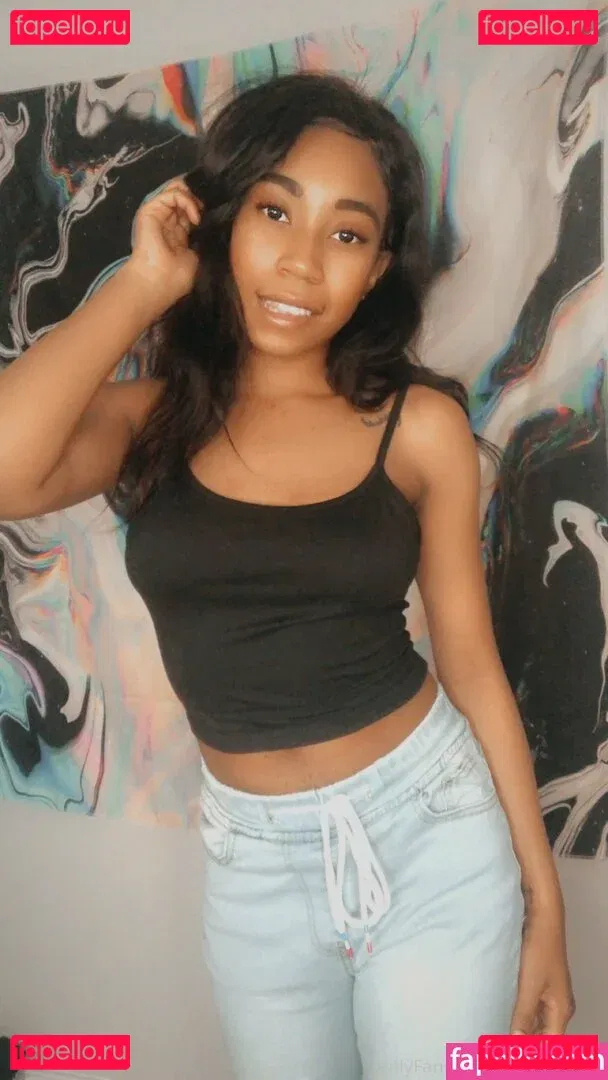 aprilraeee Onlyfans Photo Gallery 