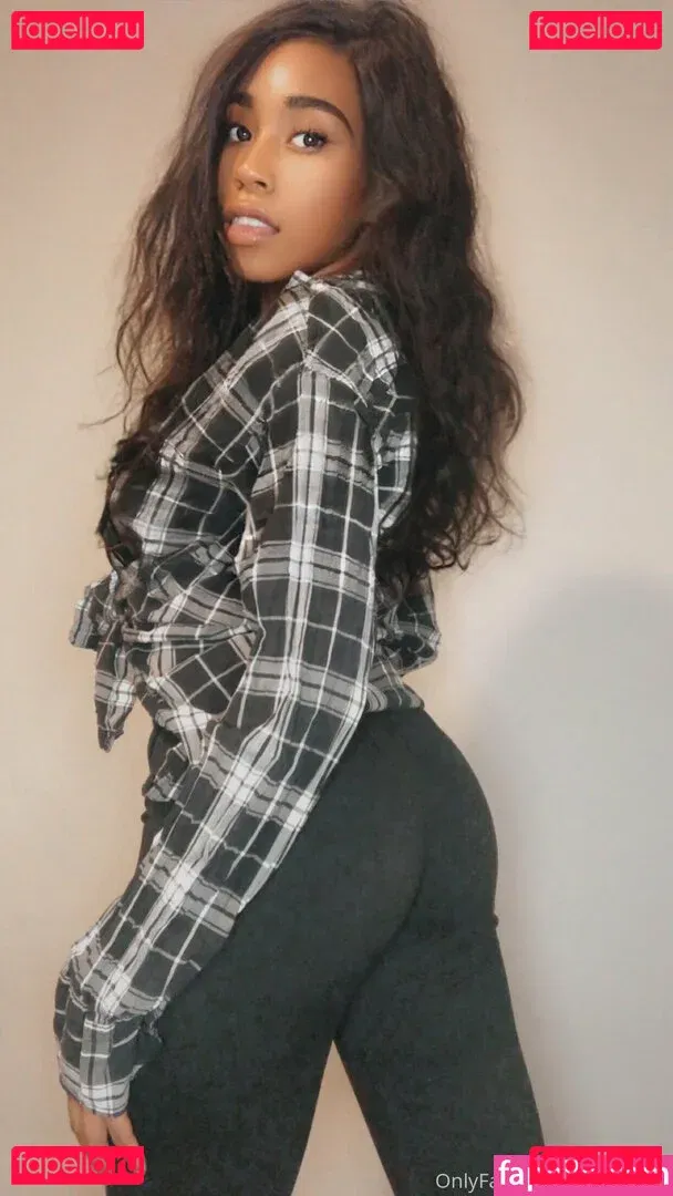 aprilraeee Onlyfans Photo Gallery 